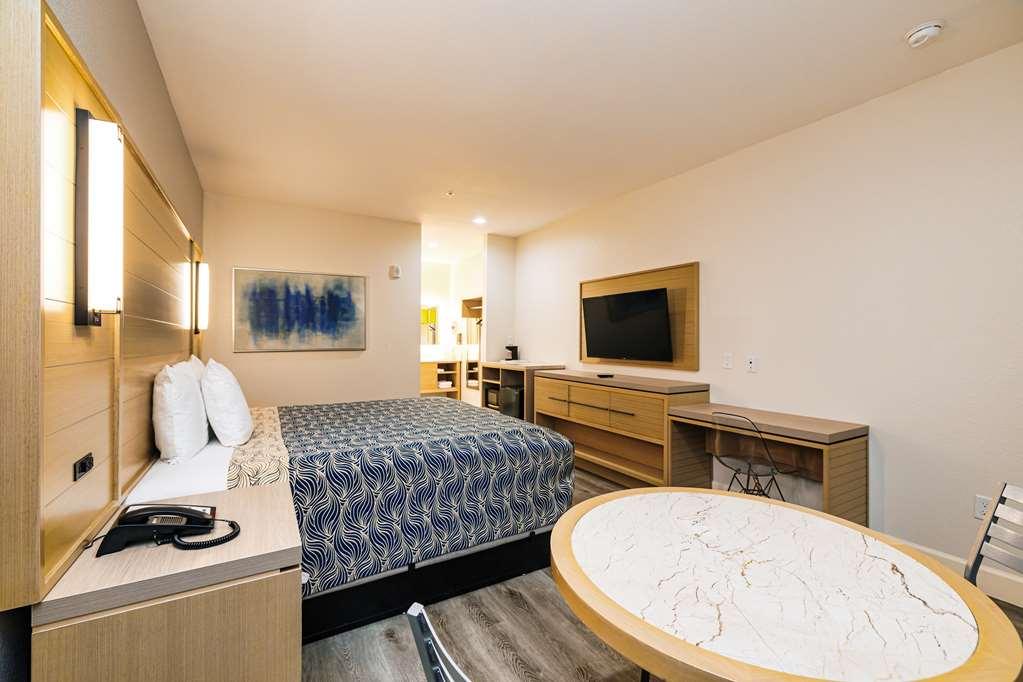 Palace Inn Blue-Iah East Humble Room photo