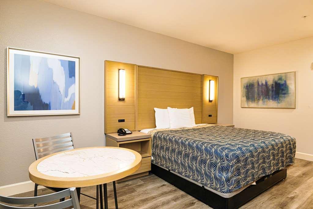 Palace Inn Blue-Iah East Humble Room photo